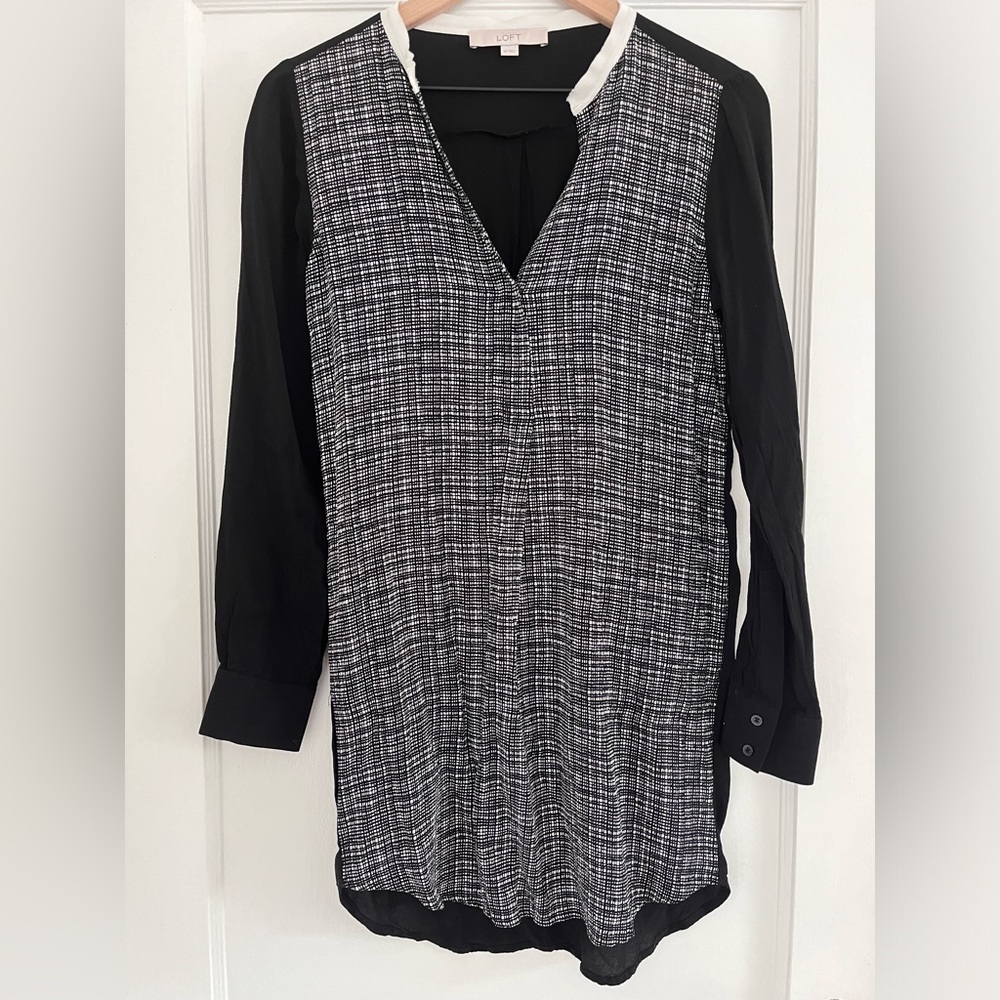 ⭐️5/$25⭐️ Loft Black White Crepe Dress